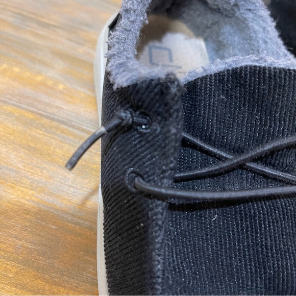 Hey Dude Wendy Corduroy Slip On Comfort Shoes Black Fabric Casual Womens 6 - Picture 3 of 8
